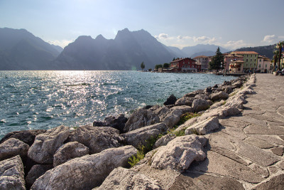 湖Garda-Torbole-Alps-Italy