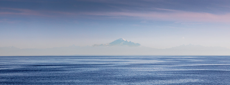 海上的贝克山