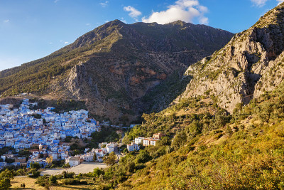 摩洛哥舍夫chaouen附近的山脉。这个城市也被称为Chaouen，以其蓝色的建筑而闻名，这使得Ch