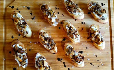 野生蘑菇crostini