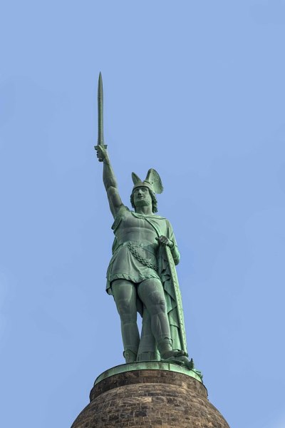雕像Cheruscan Arminius在德国德特莫德市附近的条顿堡森林。