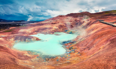 克拉夫拉火山的沸水湖。