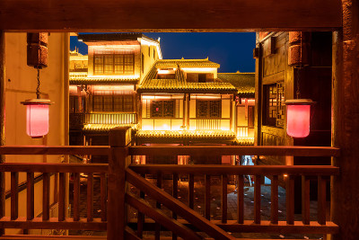 中国重庆古镇街道夜景