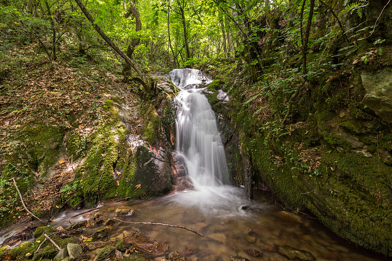 风景第二加布罗沃瀑布在贝拉西卡山，诺沃塞洛，马其顿共和国