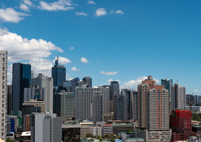 菲律宾马尼拉市，有摩天大楼和建筑物