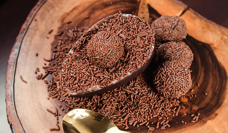 巧克力复活节彩蛋，brigadeiro (brigadiiro)