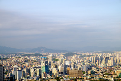 从南山俯瞰首尔市中心的天际线