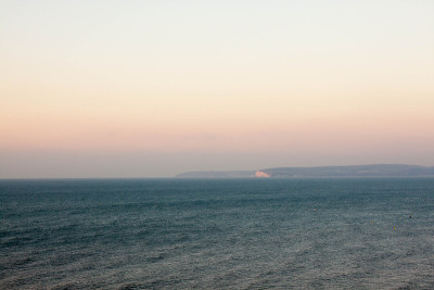 在海上日落