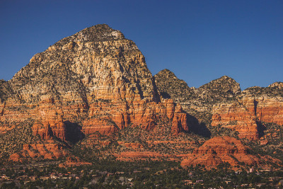 Capitol Butte(雷山)和Sugarloaf山