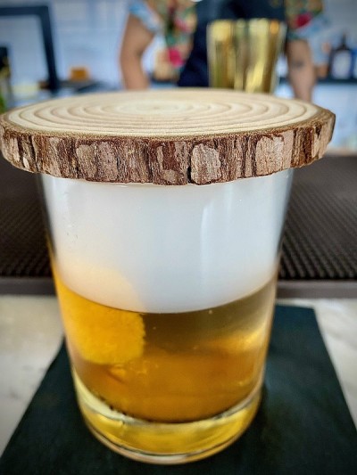 老式烟熏鸡尾酒