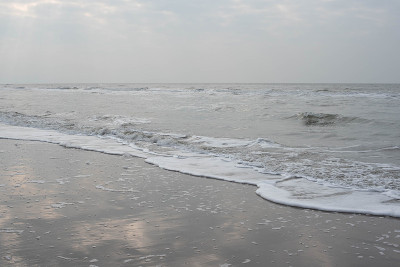 北海海滩上的波浪