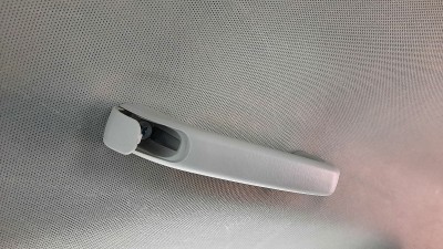 汽车的拉手坏了。需要修理