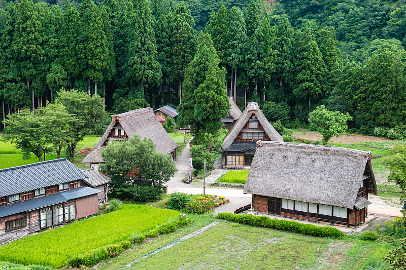 位于日本白川古的传统日本村庄