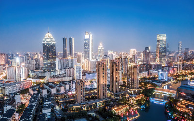 航拍江苏无锡，城市建筑景观，天际线夜景