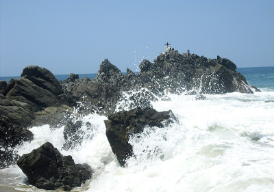墨西哥太平洋的岩石和海浪