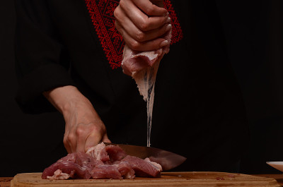绞肉机与新鲜的肉末