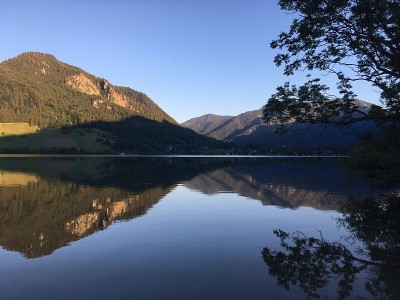 Schliersee湖日落，上巴伐利亚，德国