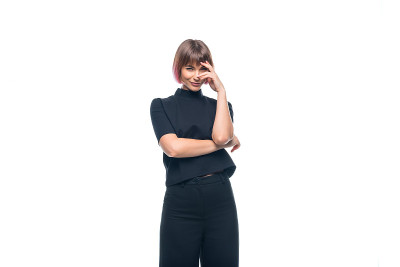穿着黑衣服的性感女孩