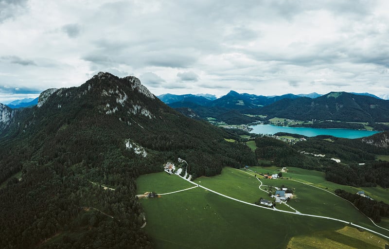 无人机拍摄于上奥地利的Mondsee湖，obersterreich