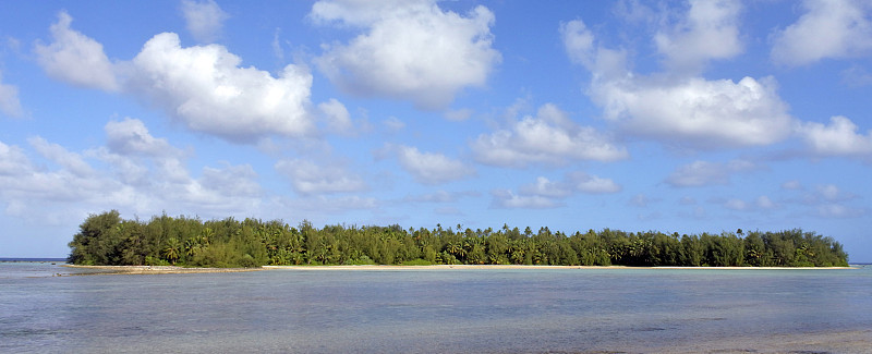 在拉罗汤加岛库克群岛的穆里泻湖小岛的全景景观