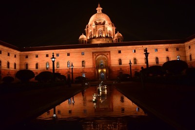 印度德里的Rashtrapati Bhawan五颜六色的夜景，著名的Rashtrapati Bhaw