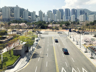韩国建筑大厦的城市景观日光视图