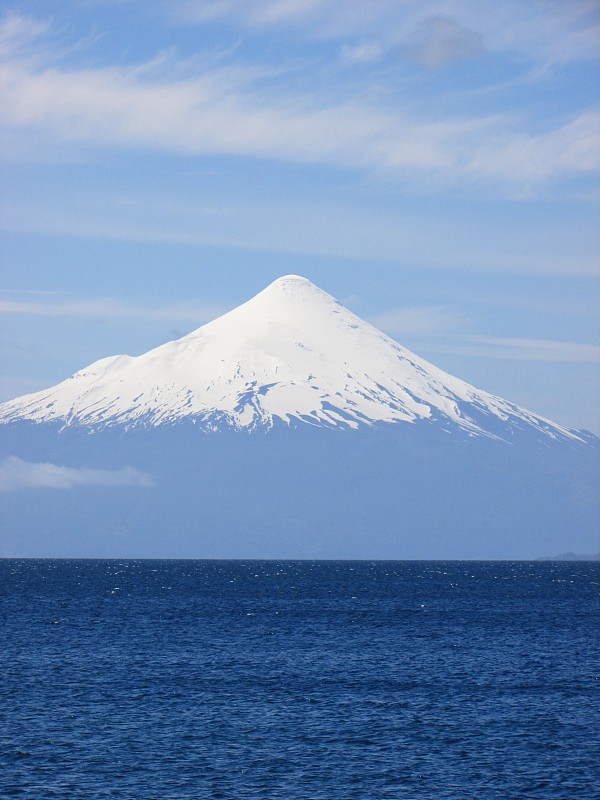 Osorno火山和LLanquihue湖，智利Varas港