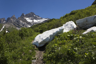 拉克斯d湖之旅'Antème和凹痕杜米迪(Champéry，瑞士)