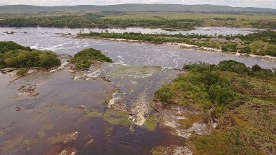 卡奈马国家公园泻湖瀑布