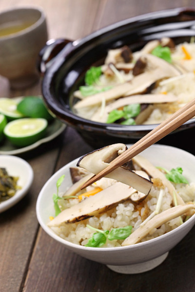 松茸炒饭，配上松茸蘑菇