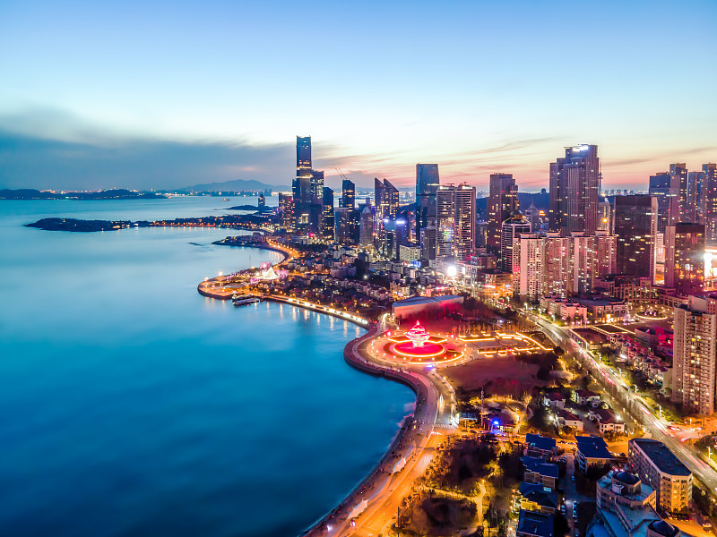 航拍青岛城市建筑天际线夜景