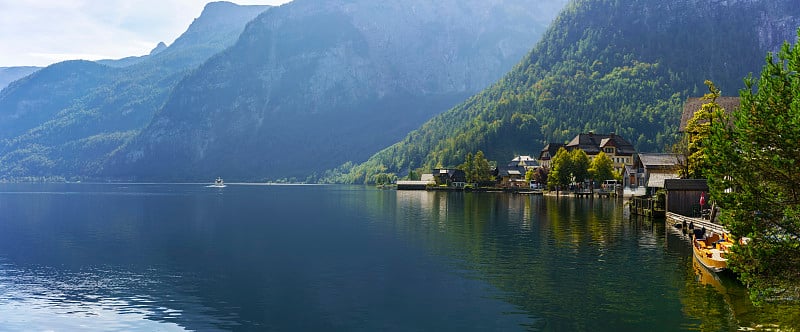 奥地利哈尔斯塔特村和哈尔斯塔特湖的全景