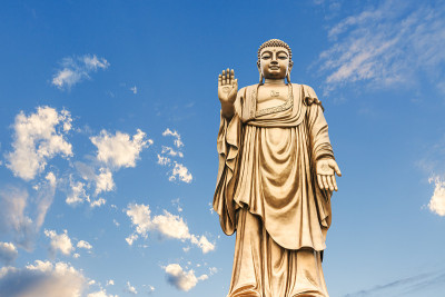 蓝天上的佛像