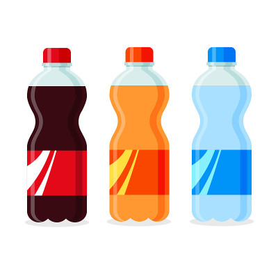 苏打水装在塑料或玻璃瓶中。
