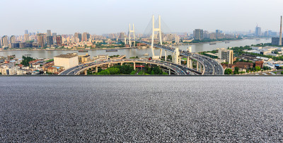 上海的柏油路和南浦大桥空无一人