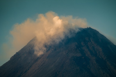 活火山的顶峰