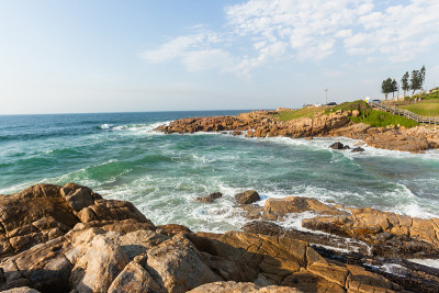 海洋岩石海岸线波浪假日景观