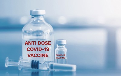 新型冠状病毒(2019-nCoV)冠状病毒疫苗瓶剂量流感注射药物针头注射器医学概念接种皮下注射治疗疾