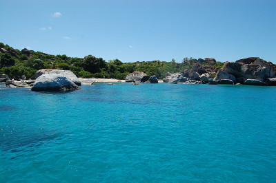 花岗岩巨石，海滩和绿松石般的海水