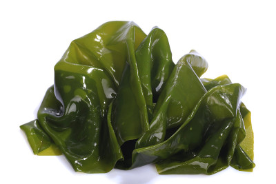 海带是一种大型的棕色海藻。二名:海带。它是一种可食用的海藻，广泛用于日本料理。