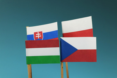 visegrad集团四个。捷克共和国，波兰，匈牙利，斯洛伐克。木棒旗子