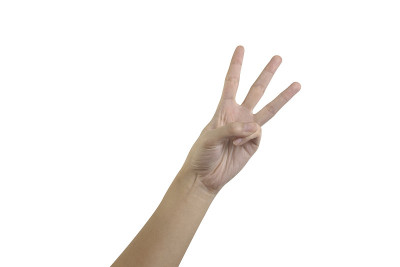 女人的手显示三号孤立在白色背景上