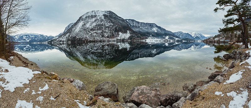 高山冬湖景