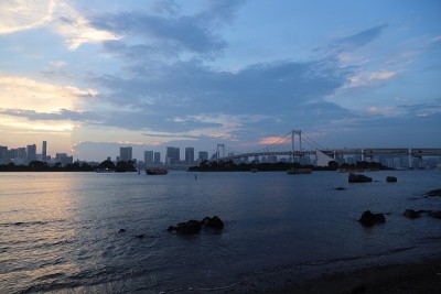 台场的东京天际线和彩虹桥