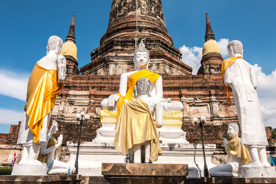 泰国大城府Yai Chaimongkol寺的佛像