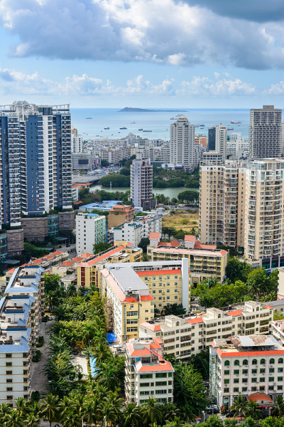 美丽的鸟瞰图三亚市从鹿回头公园。海南,中国。