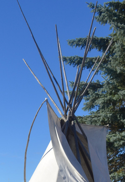 Ojibwa或Ojibwe棚屋的顶部