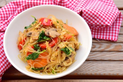 印尼炒米粉配蔬菜或Bihun goren