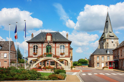 Torcy-the-Great。村庄街道和圣里伯特教堂。Seine-Maritime。诺曼底