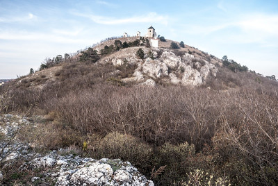 南摩拉维亚米库洛夫市上空的Svaty kopecek山